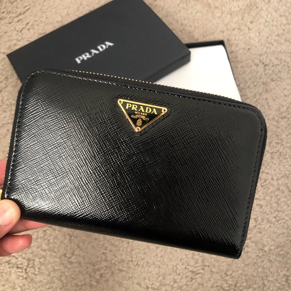 ⛔️SOLD⛔️ PRADA black leather wallet - Picture 3 of 8